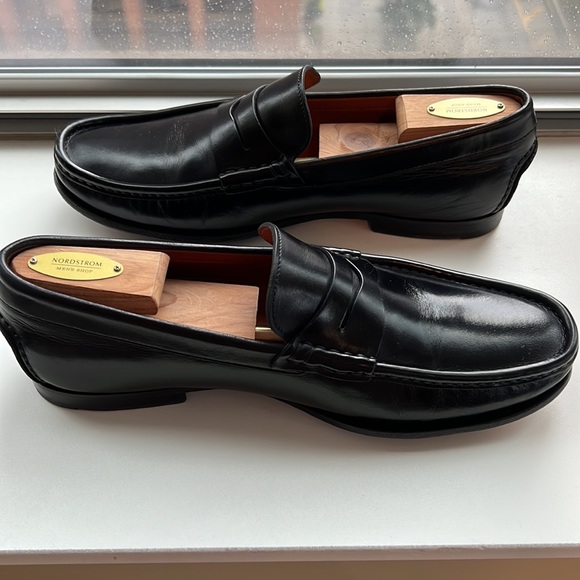 Black Santoni men’s dress shoes. Lightly worn. Size 8.5. - Picture 3 of 9